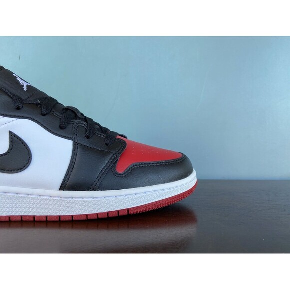 Nike Air Jordan 1 Low GS Bred Toe Black/Red Size 7Y (Women's Sz 8.5) 553560-612 - Picture 5 of 11